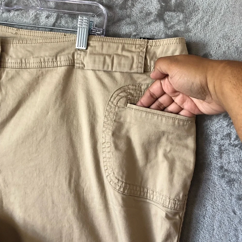 Avenue Beige Stretch Capri Pants Size 26 Plus Workwear